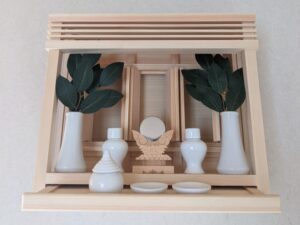 神棚の祀り方｜賃貸マンションでもおすすめの設置方法を解説